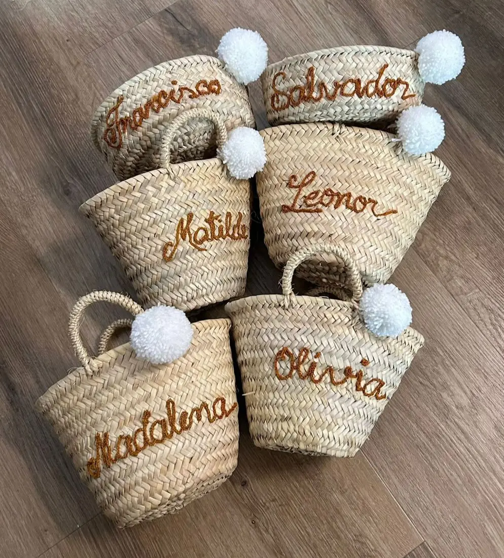 Cestos, cortiça e pantufas
