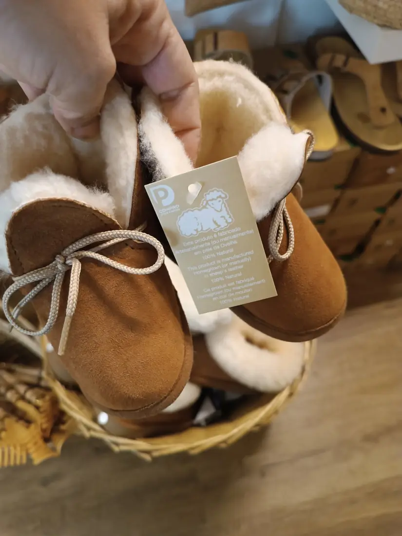Cestos, cortiça e pantufas