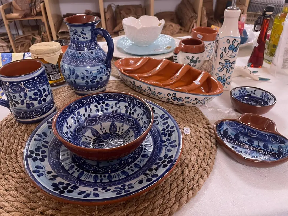 Loiça e mesa posta na Marisarte