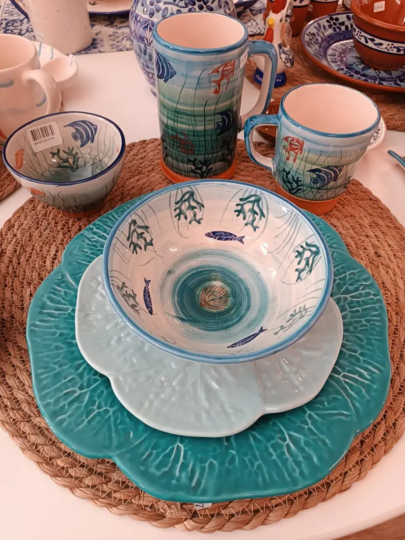 Loiça e mesa posta na Marisarte