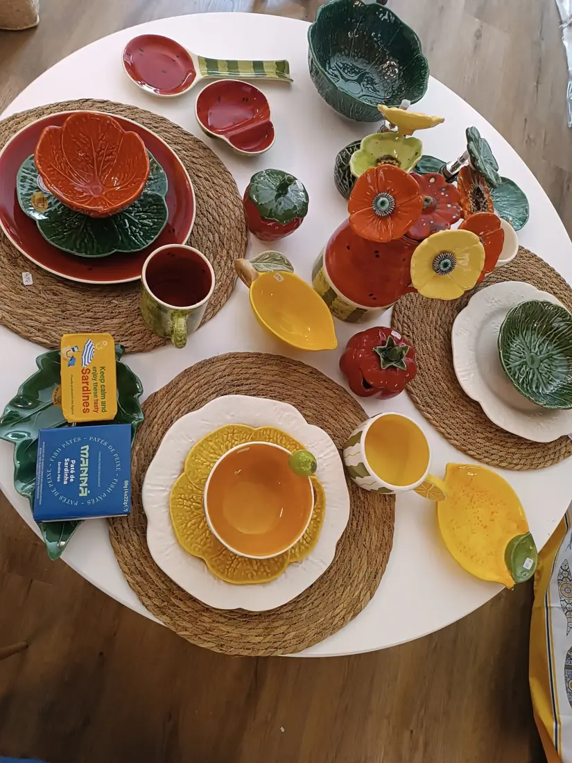 Loiça e mesa posta na Marisarte