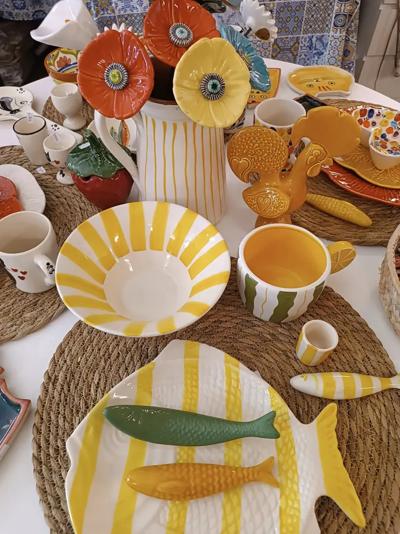 Loiça e mesa posta na Marisarte