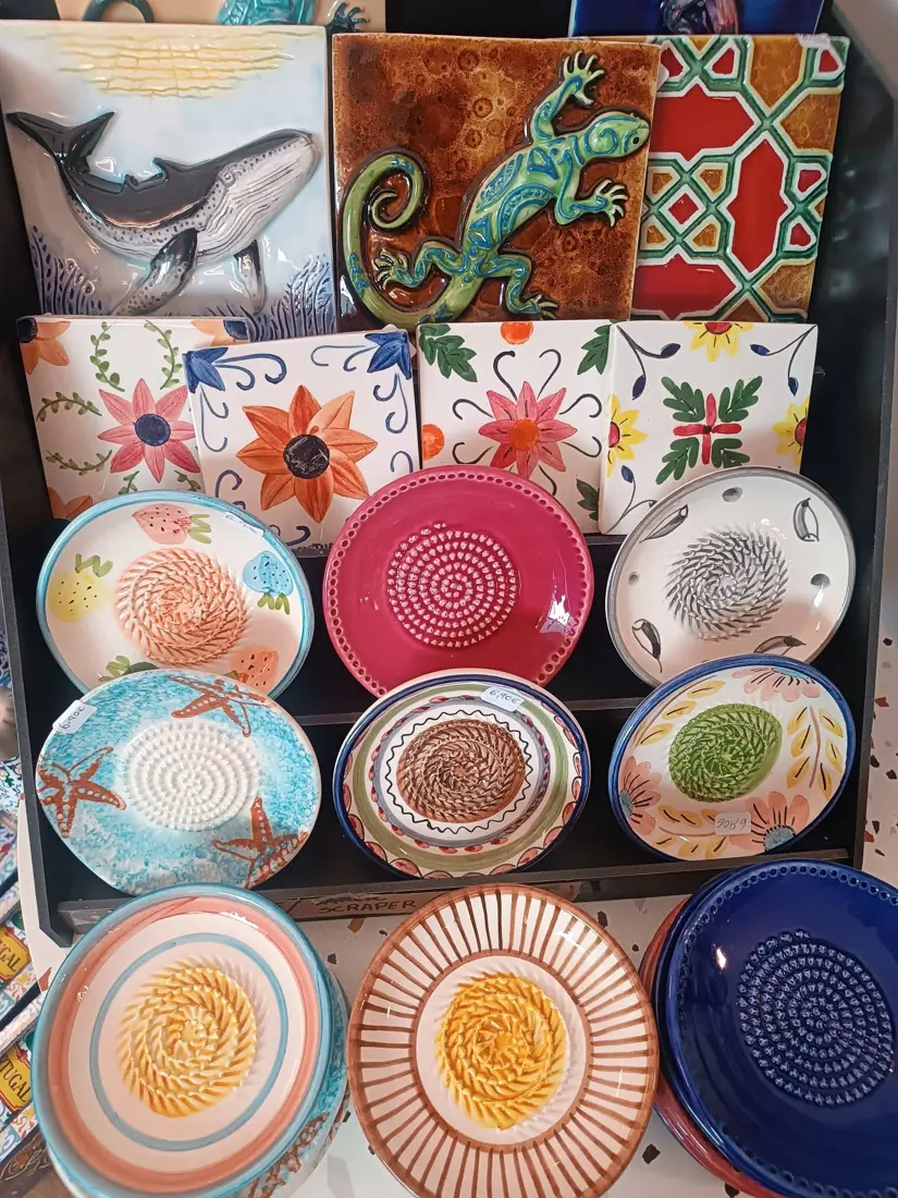Loiça e mesa posta na Marisarte